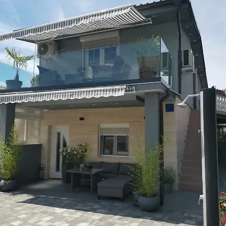 Apartmani Sarm Vir Exterior photo