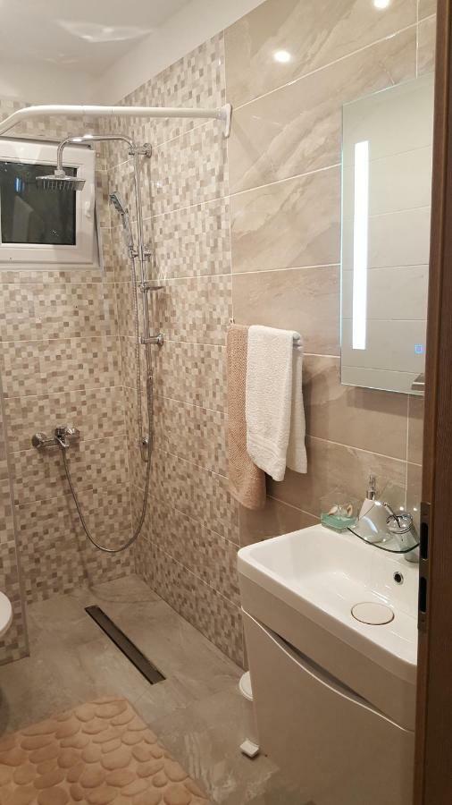 Sarm Apartment Vir