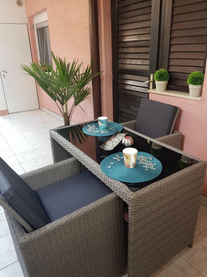 Sarm Apartment Vir